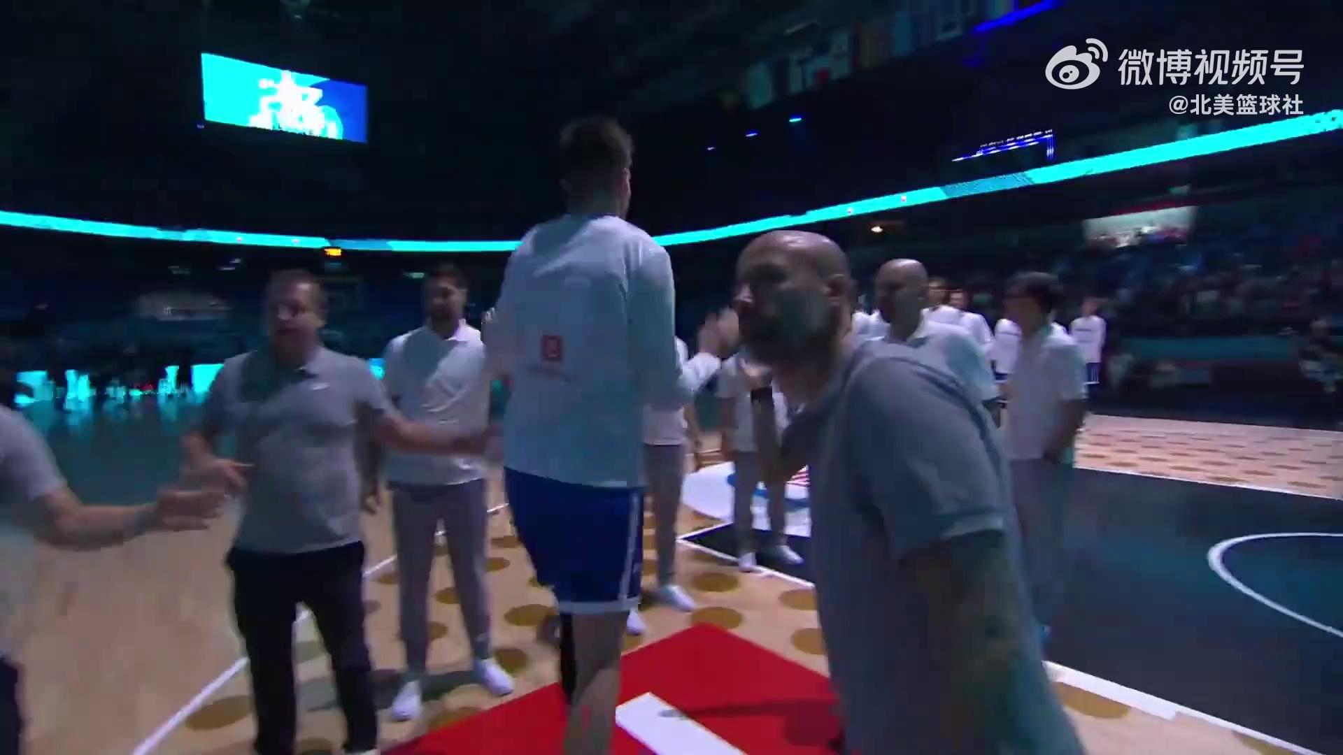 掘金完胜塞尔维亚男篮，布克制霸全场的简单介绍