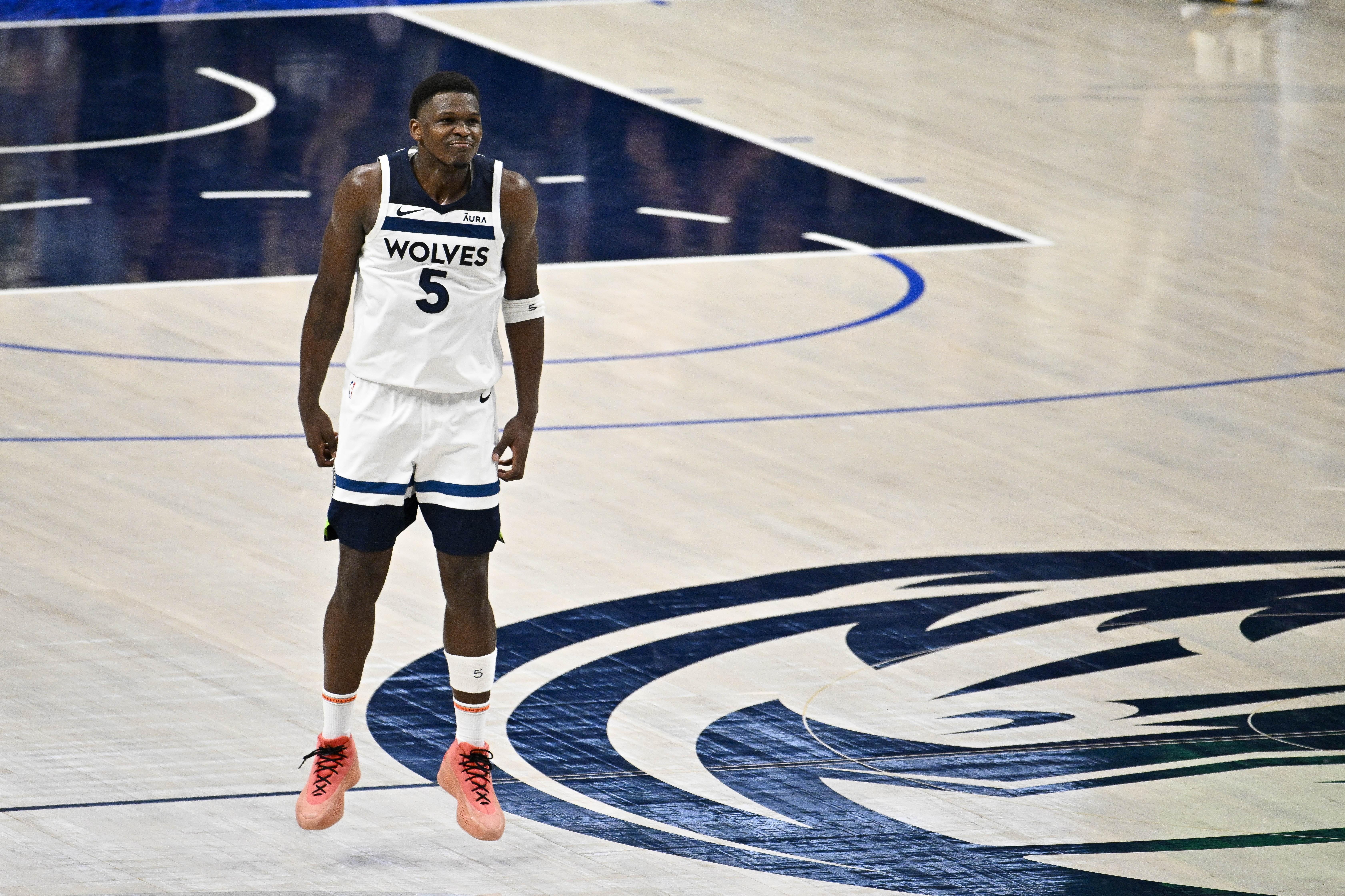 美国男篮横扫意大利男篮，阿德巴约爆发神勇