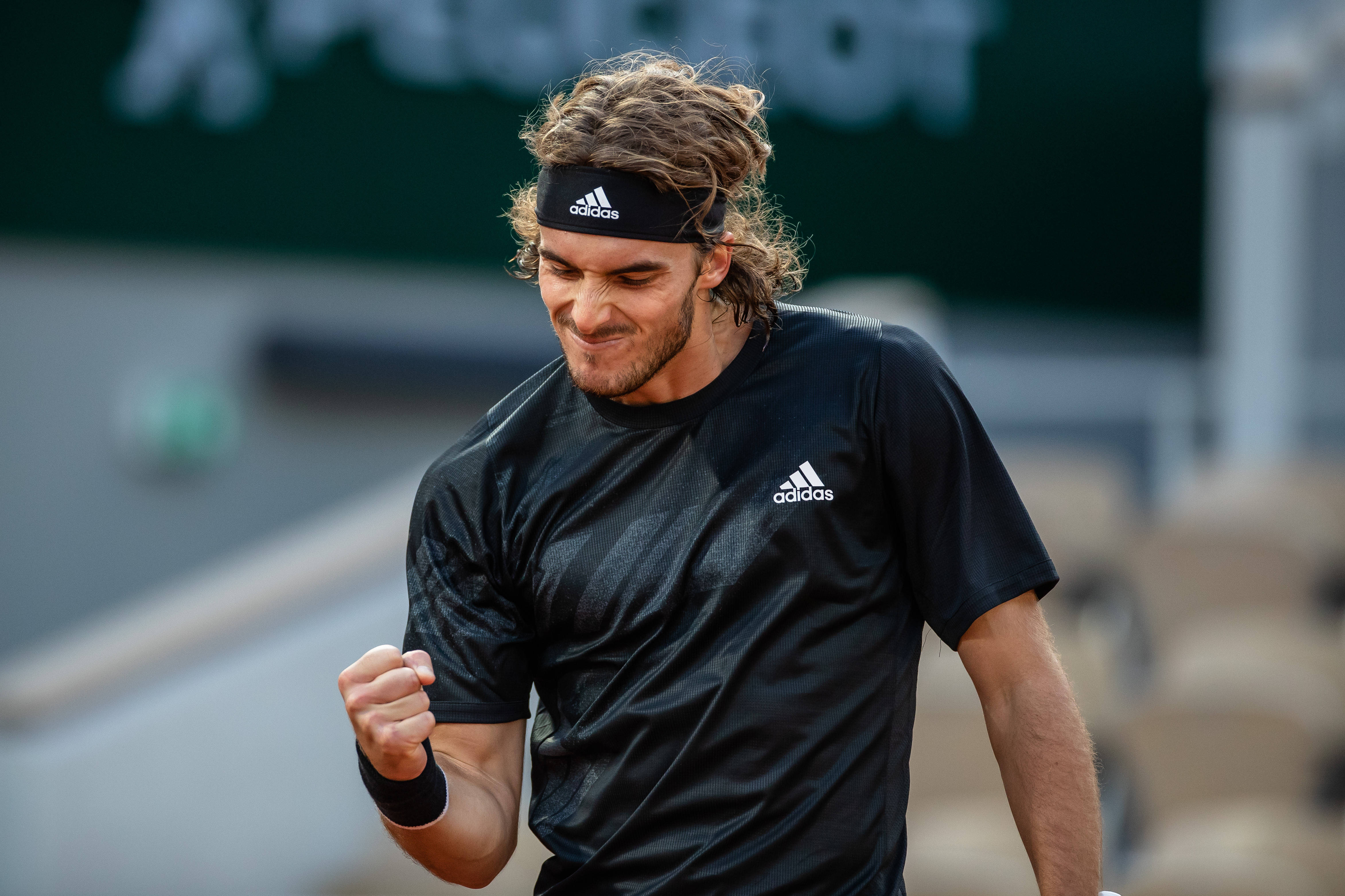 包含意大利网球队强势英国网球队，西西帕斯三分雨点燃全场的词条