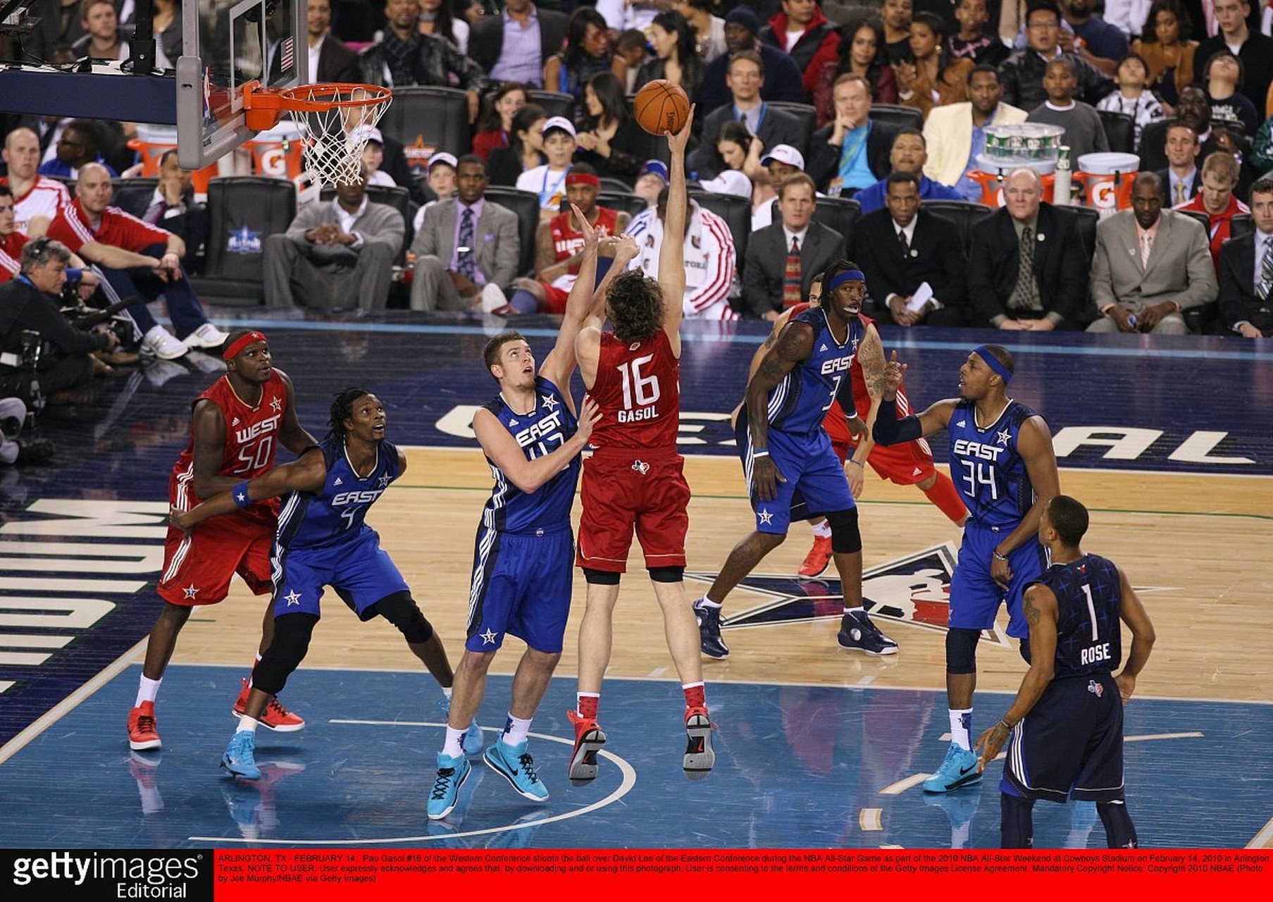 关于场面火爆!篮球观众席沸腾不已的信息 关于场面火爆!篮球观众席沸腾不已的信息