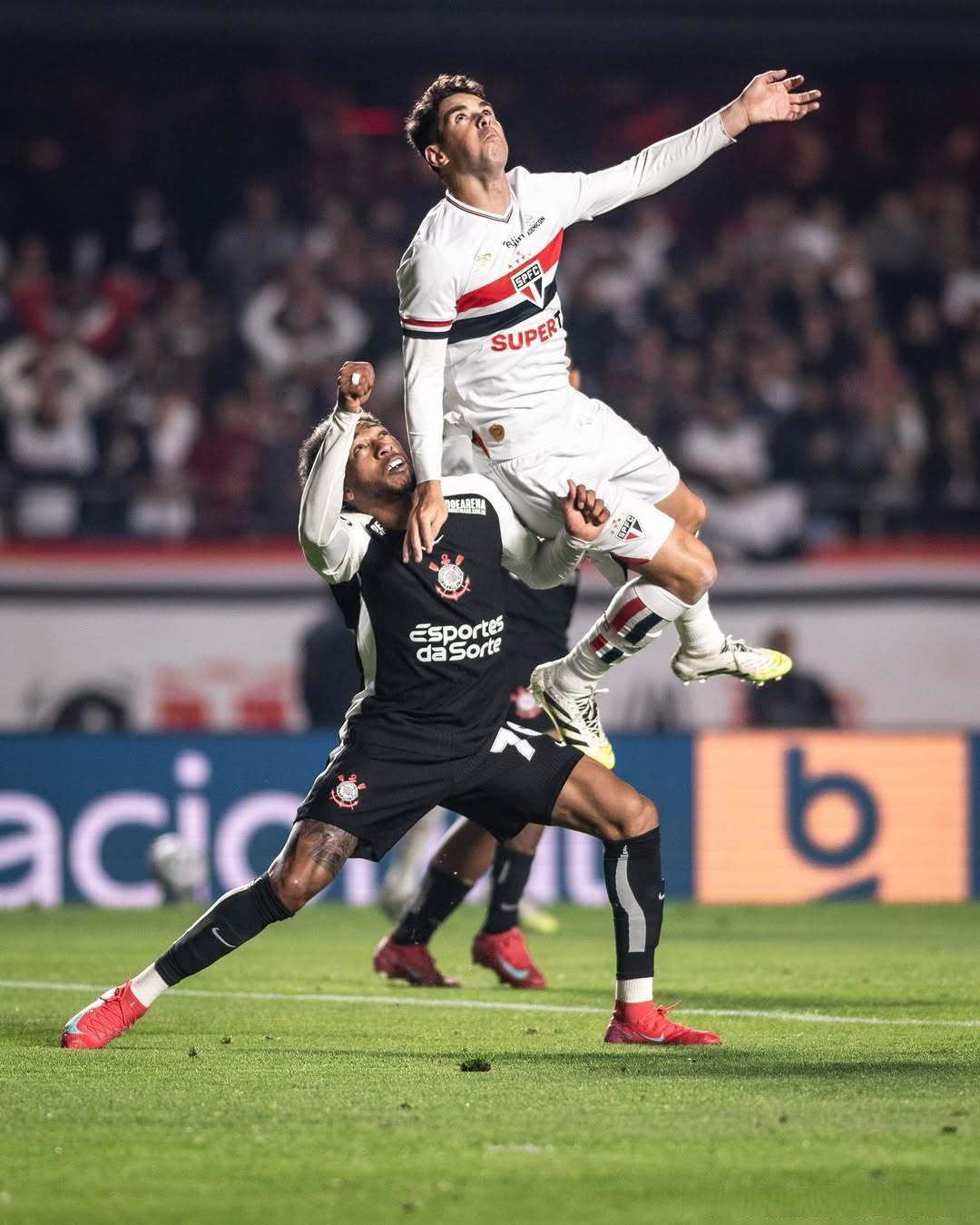 比利时队凭借绝杀，成功晋级淘汰赛