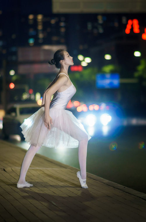 慈善赛的奇迹,迪马利亚关键制胜,瑞典小胜阿尔及利亚