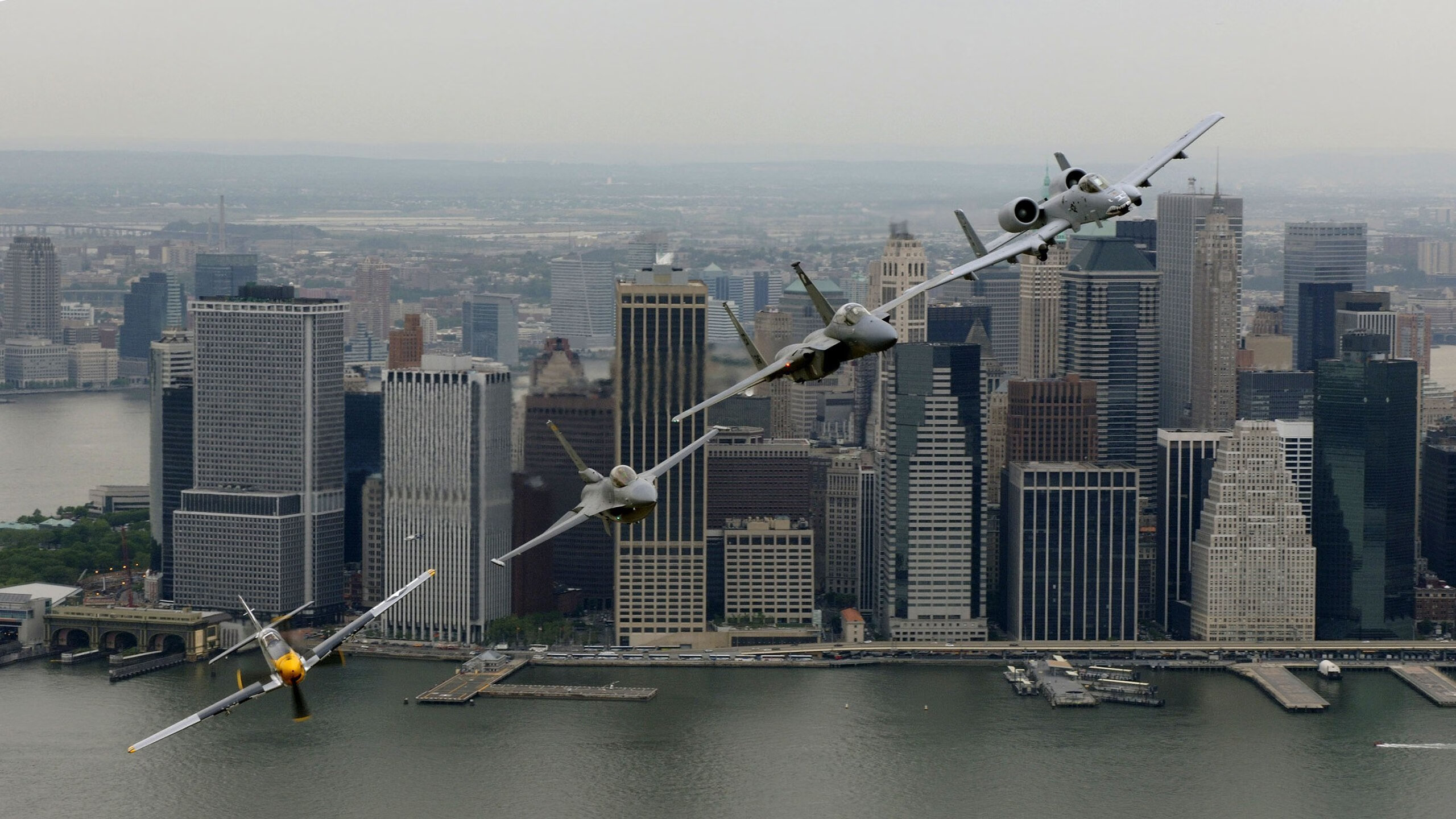 天赋的绞杀与自我的突围，当骑士坚盾撞碎鹈鹕群星，格林却照亮了克利夫兰