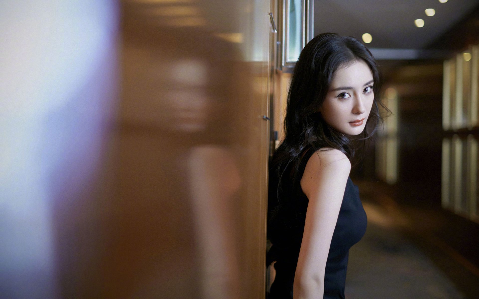 蓝色闪电撕裂三狮军团，伊萨克单节风暴让悬念提前终结